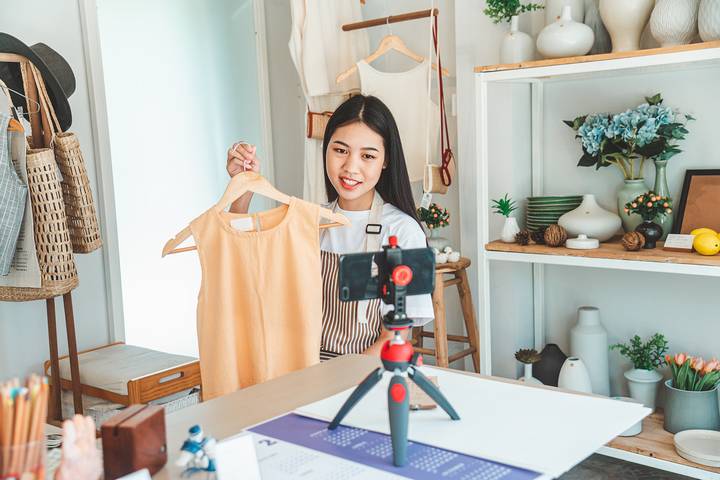 Online shopping fashion trends